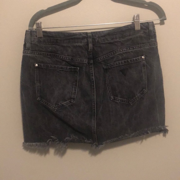 BNWOT distresses guess skirt - Picture 2 of 3